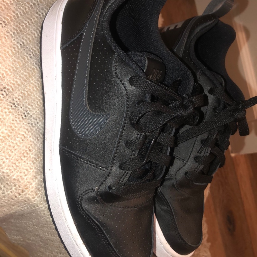 boys nike tennis shoes black